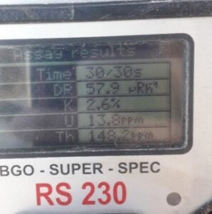 Figura 3b – Detalhe do visor do RS 230 com valores anômalos para K, Th e U.