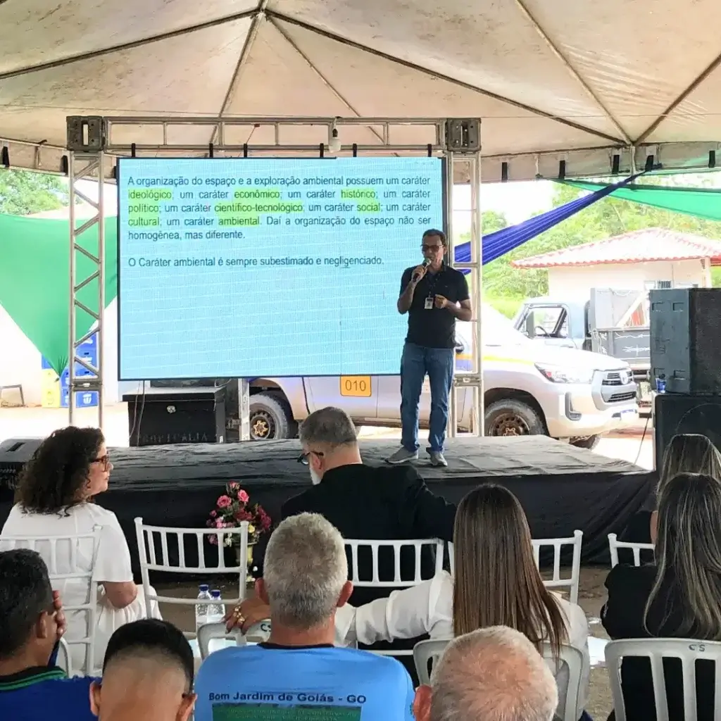 Apresentação do professor Dr. Washington Sil Alves sobre estudos das bacias hidrográficas da região.
